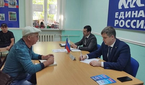 Валентин Купинов провел прием граждан в Медногорске